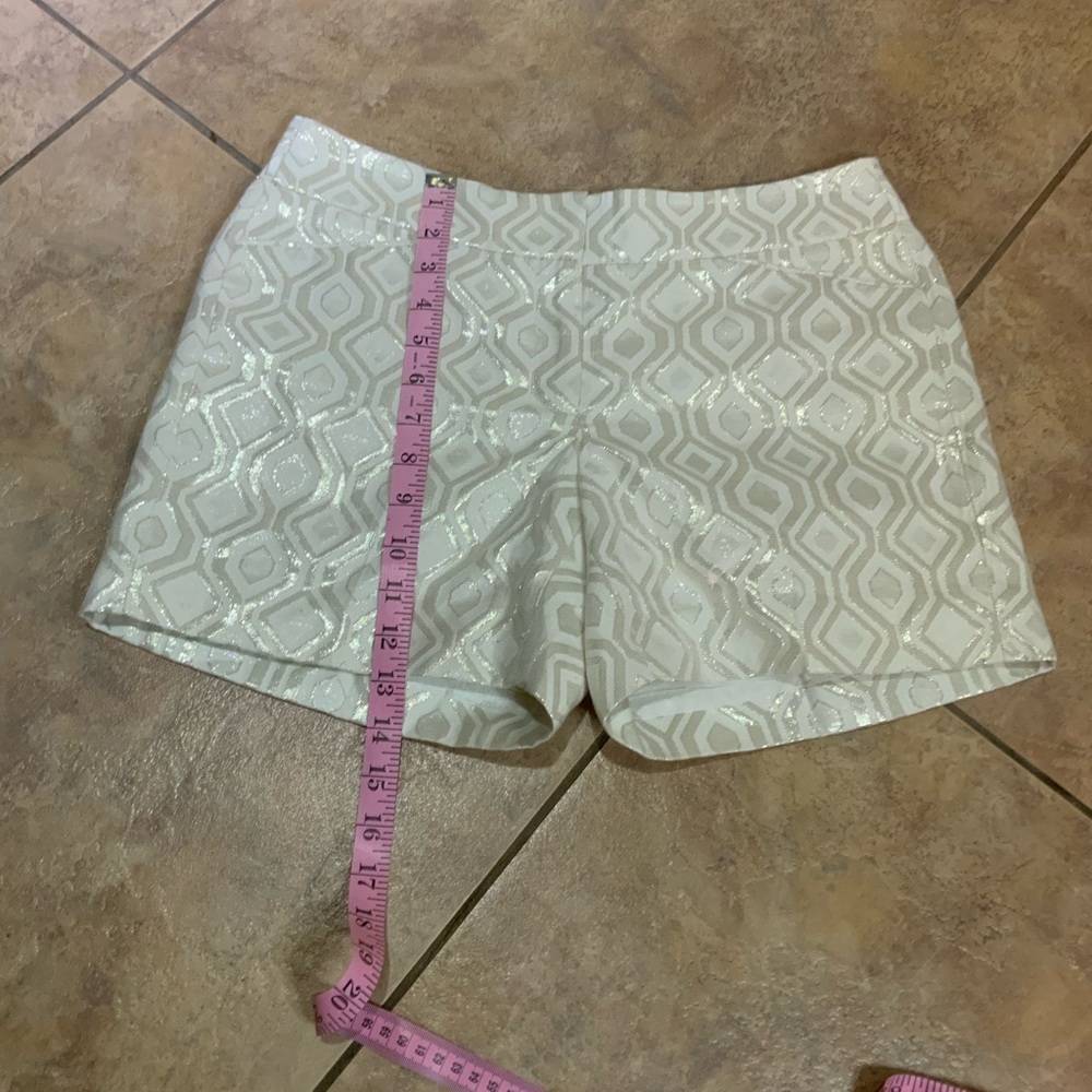 White House Black Market Cream Patterned Shorts - Picture 4 of 5